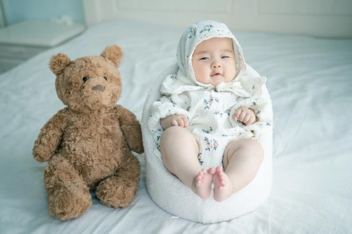 上海宝宝挠耳朵是怎么回事